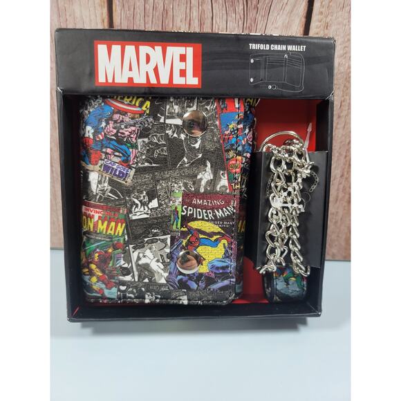 Hard to find design Marvel Classic comics Trifold Chain Wallet - Picture 1 of 2